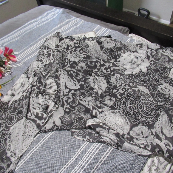 NWT Skirt medium - Picture 4 of 7